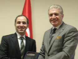 Dr. Mustafa Ayd�n St.Petersburg Ba�konsolosumuz Tanju Bilgi�'i ziyaret etti.